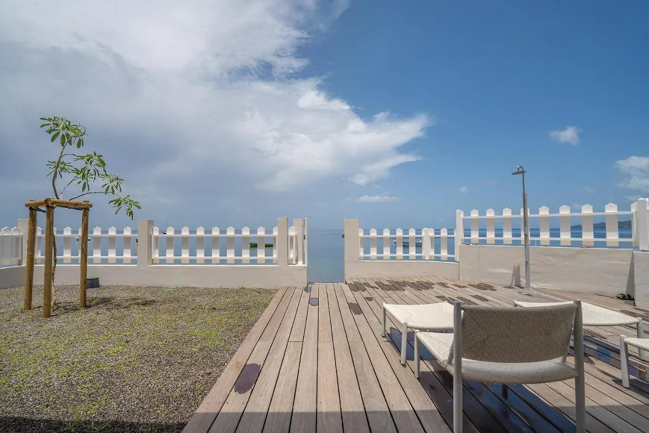 La Maison Dans La Mer Saint-Pierre 0*,  Martinique